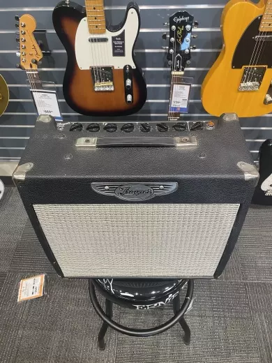 Traynor - YCV20 Guitar Combo Amp 2